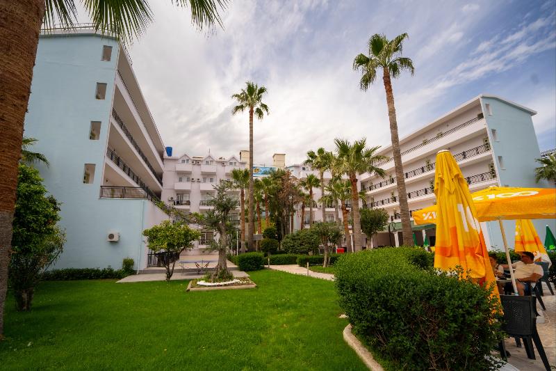 Malibu Resort Hotel - Lobi