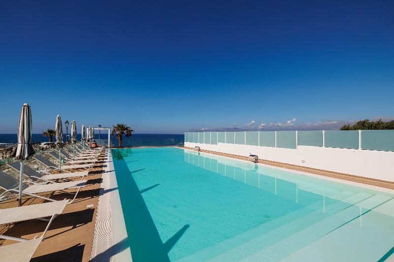 Marina di Petrolo Apartments - Havuz