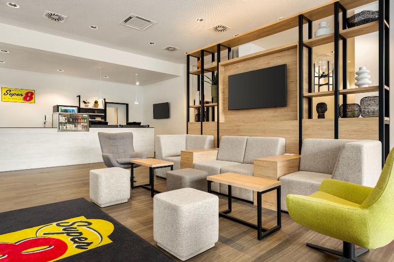Super 8 By Wyndham Koblenz - Lobi