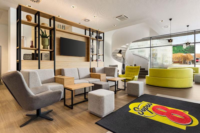 Super 8 By Wyndham Koblenz - Lobi