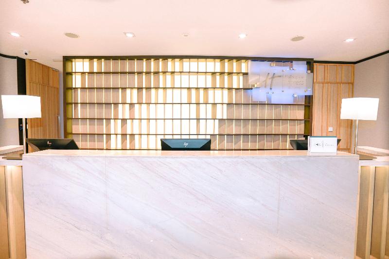 Holiday Inn Express and Suites Bangkok Central Pie - Genel