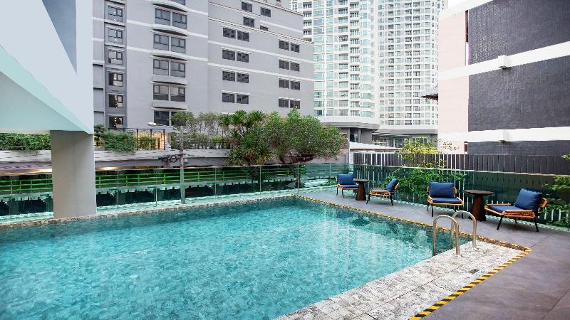 Holiday Inn Express and Suites Bangkok Central Pie - Havuz