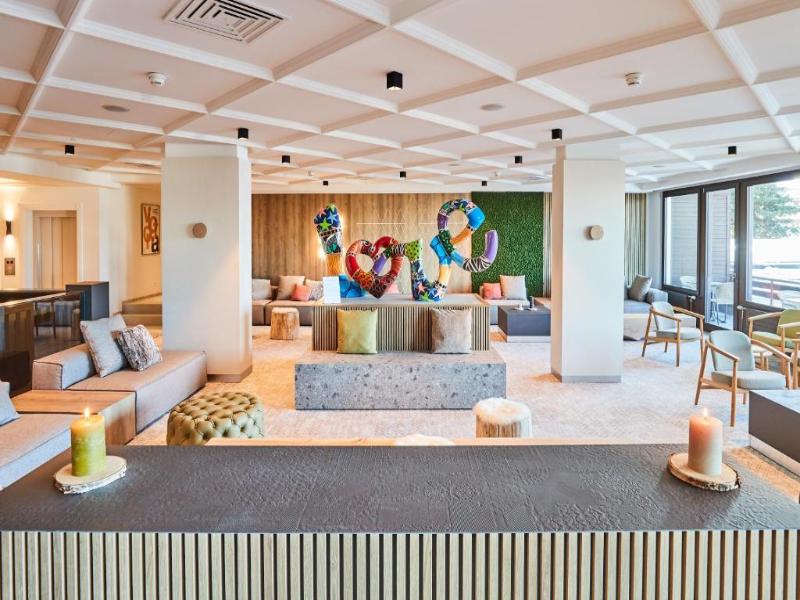 Victoria Hotel and Residence - Lobi