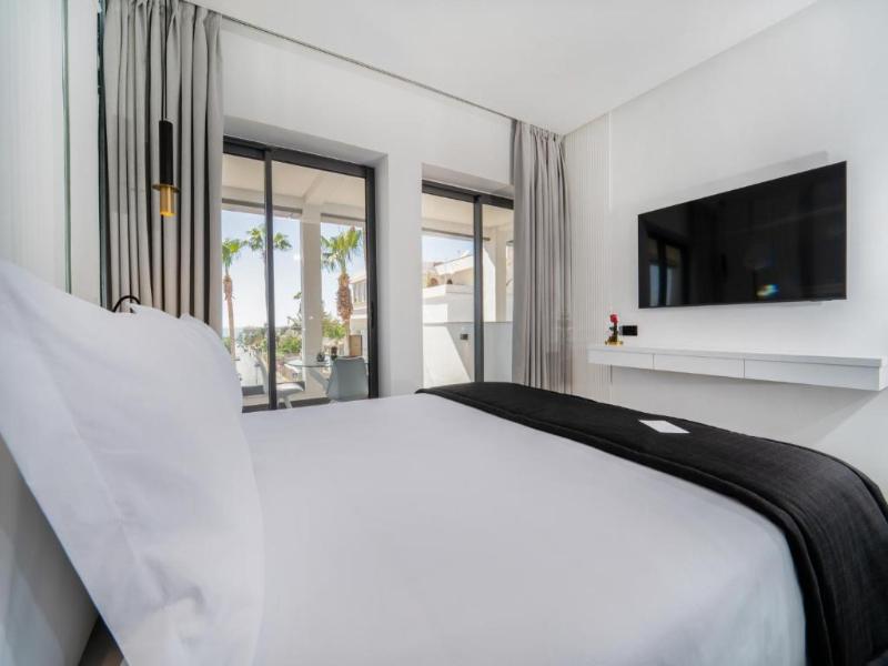 Petit Palace Suites Hotel - Oda