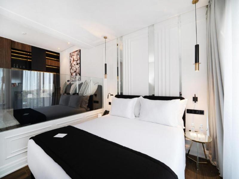 Petit Palace Suites Hotel - Oda
