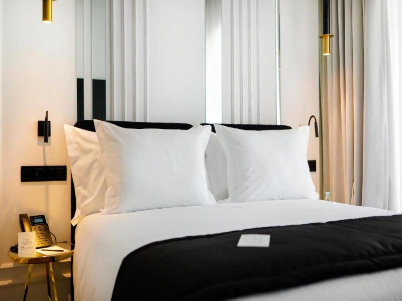 Petit Palace Suites Hotel - Oda