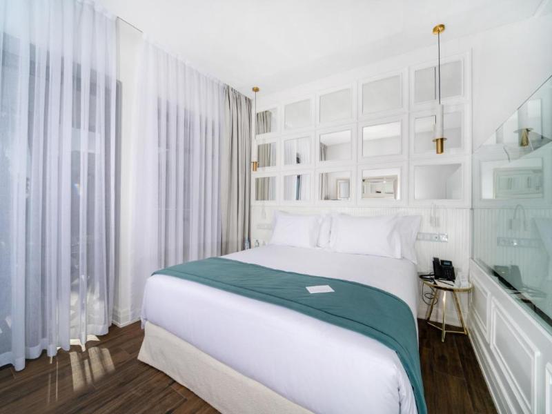 Petit Palace Suites Hotel - Oda