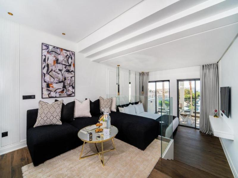 Petit Palace Suites Hotel - Oda