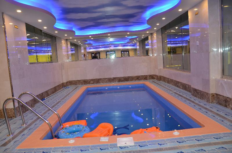 Golden Armada Hotel - Havuz