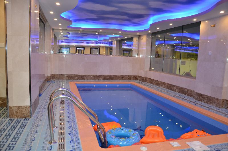 Golden Armada Hotel - Havuz