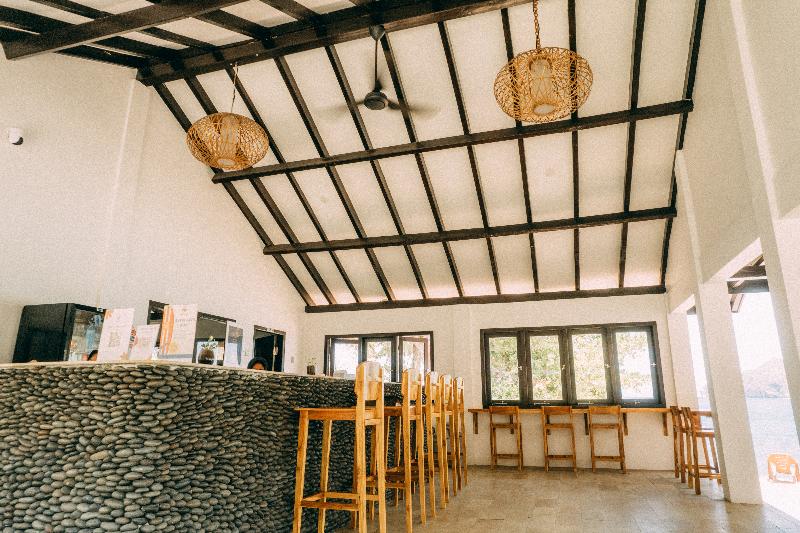Balong Balong Surf Bungalows and Restaurant - Lobi