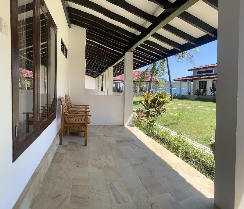Balong Balong Surf Bungalows and Restaurant - Oda