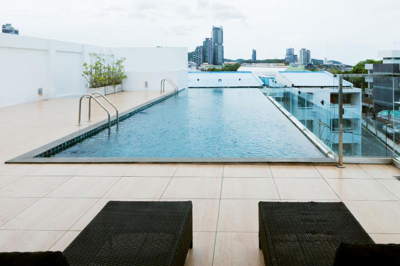 Karin Hotel And Serviced Apartment - Havuz