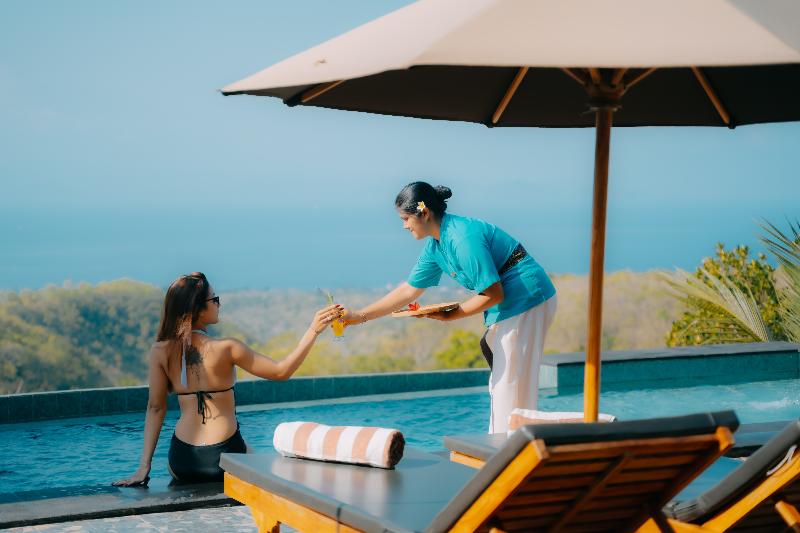 Mere Sea View Resort & Spa Nusa Penida - Havuz