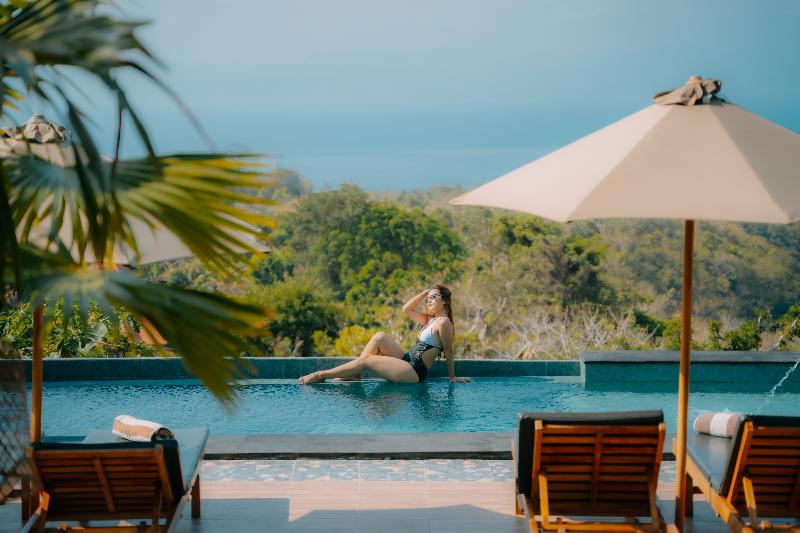 Mere Sea View Resort & Spa Nusa Penida - Havuz