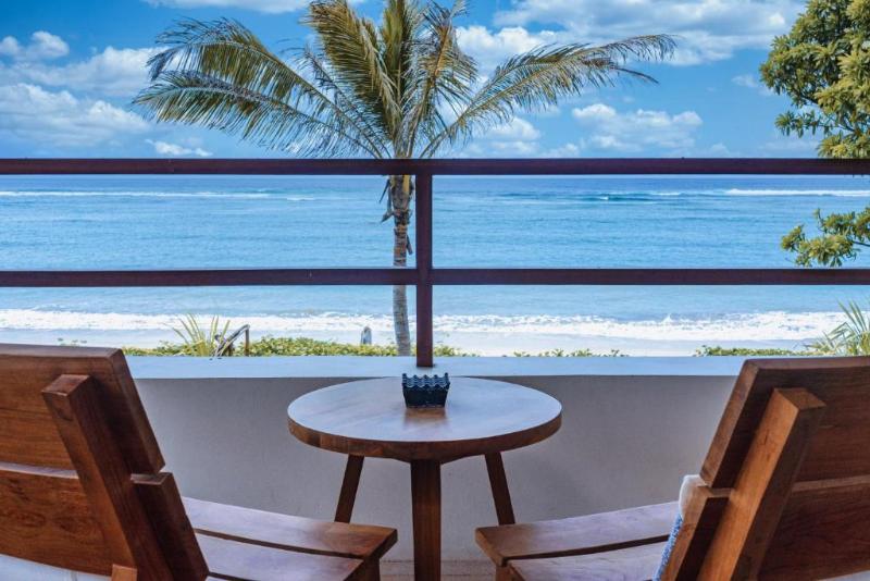 Amber Lombok Beach Resort By Cross Collection - Oda