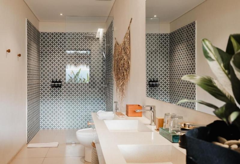 Amber Lombok Beach Resort By Cross Collection - Oda