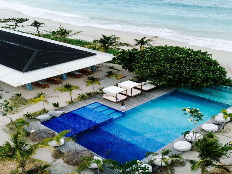 Amber Lombok Beach Resort By Cross Collection - Havuz