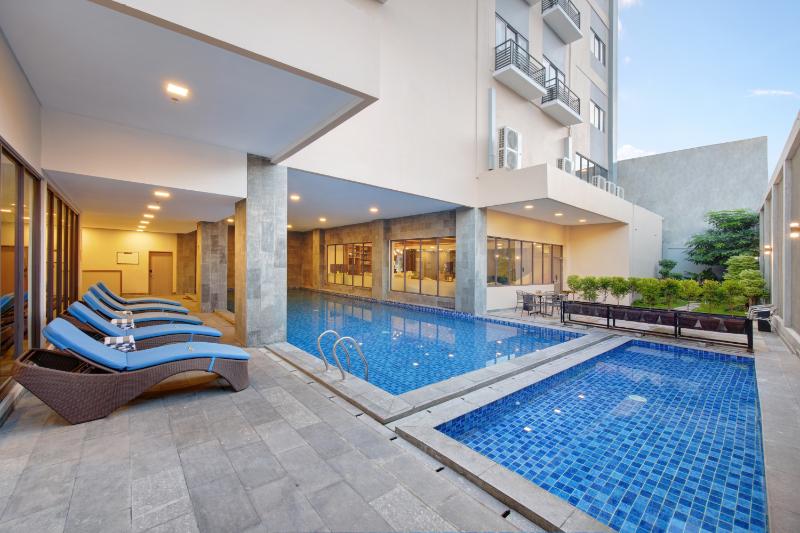 Aston Palu Hotel & Conference Center - Havuz