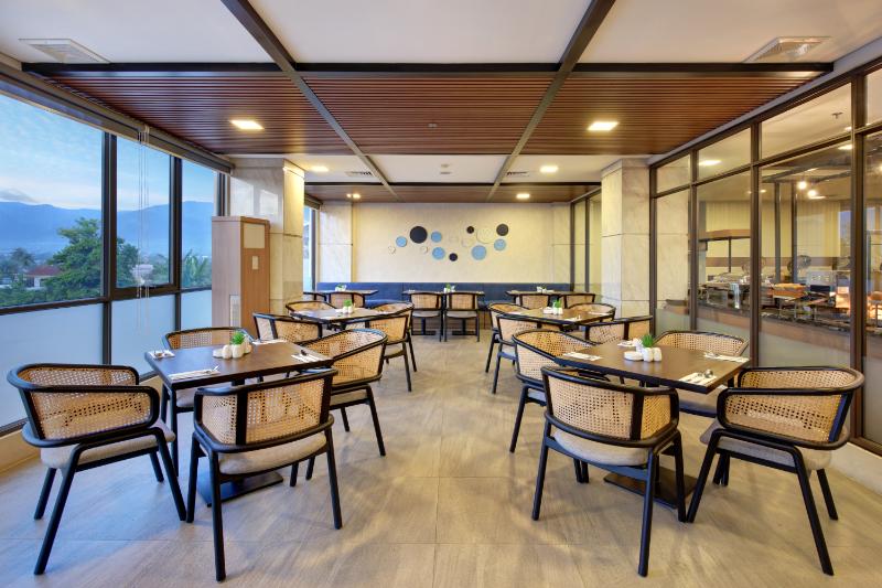 Aston Palu Hotel & Conference Center - Restoran