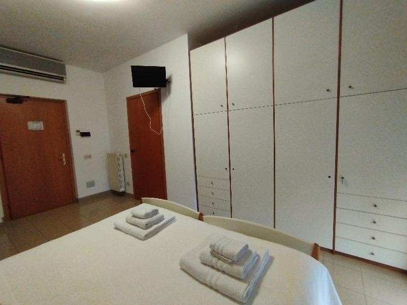 Apulia Hotel Roma - Oda