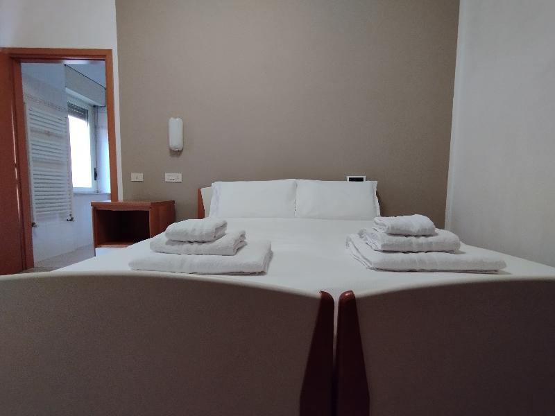 Apulia Hotel Roma - Oda