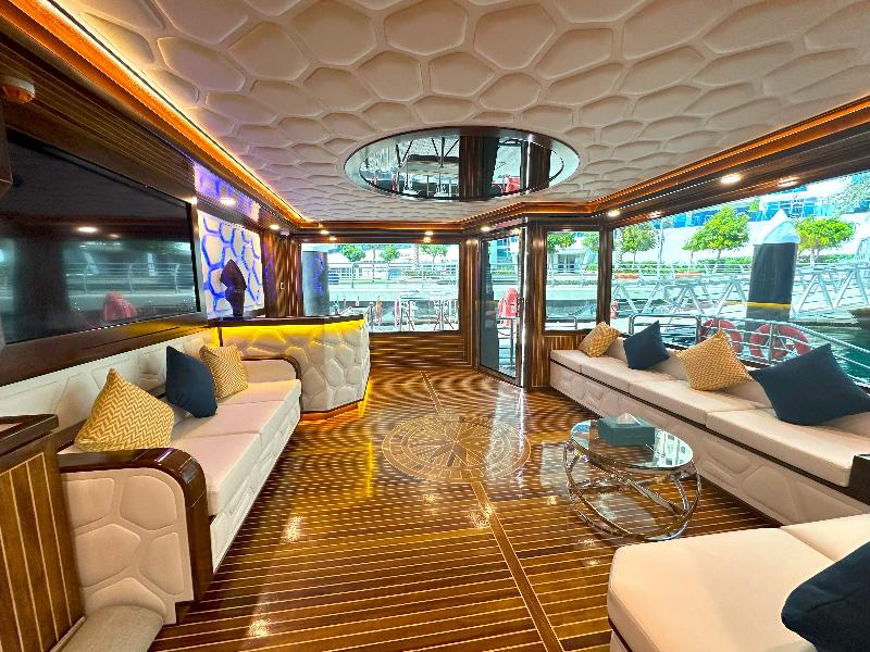 Overnight Super Yacht Experience - Orchid - Lobi