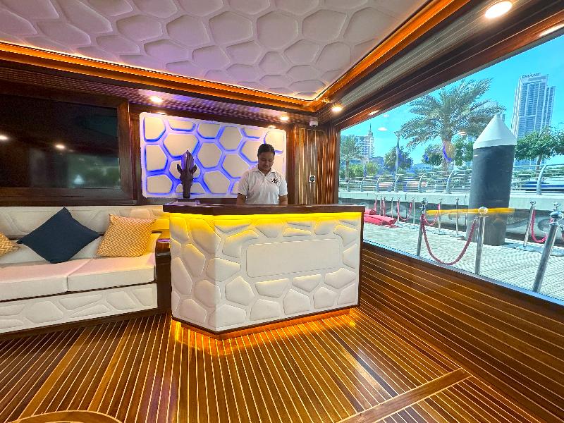 Overnight Super Yacht Experience - Orchid - Lobi