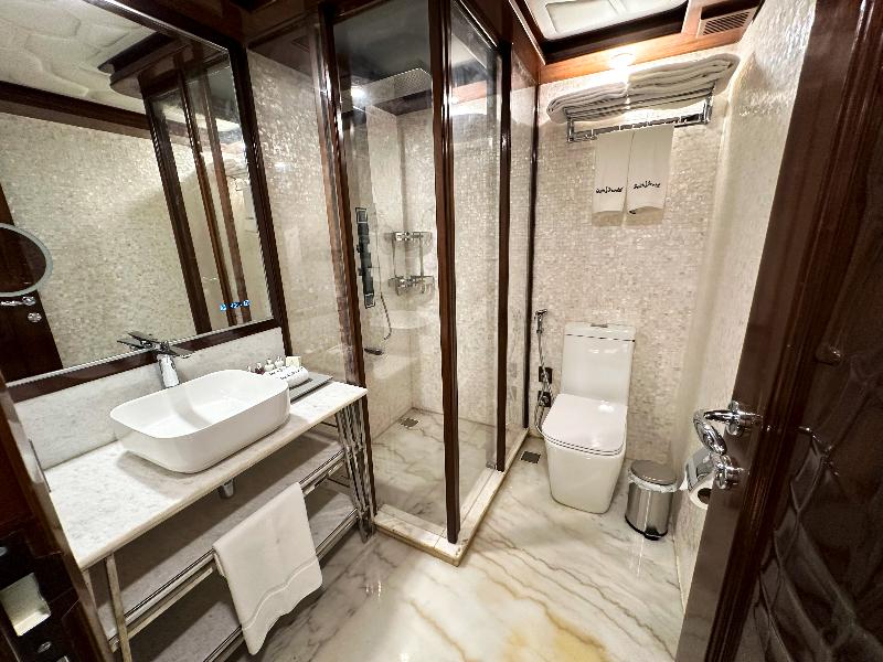 Overnight Super Yacht Experience - Orchid - Oda