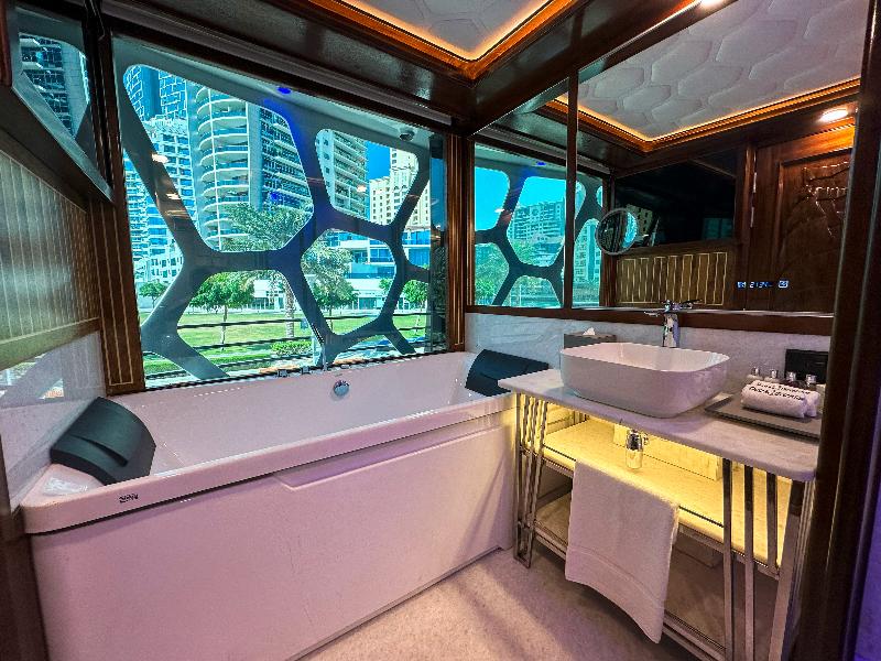 Overnight Super Yacht Experience - Orchid - Oda