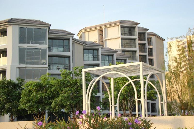 The Quarter Chao Phraya By Uhg - Teras
