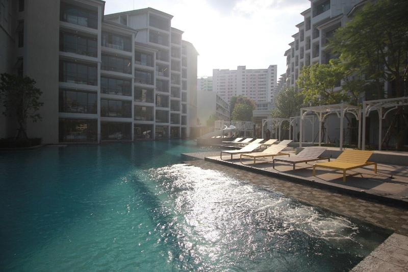 The Quarter Chao Phraya By Uhg - Teras