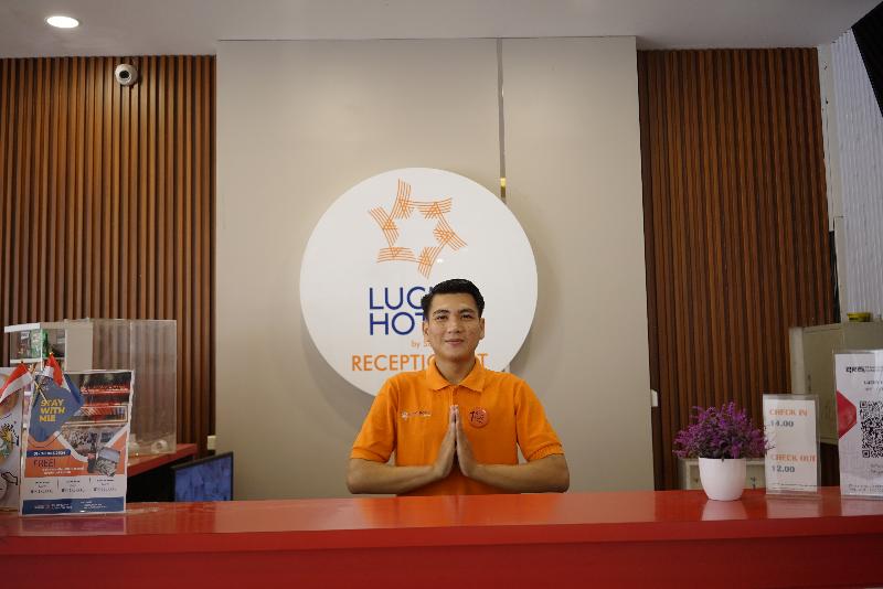 Lucky Hotel Purwodadi - Lobi