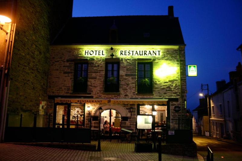 Logis Hotel La Croix Verte Le Relais Des Moulins - Genel