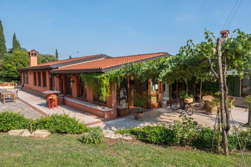 La Vineria - Lobi