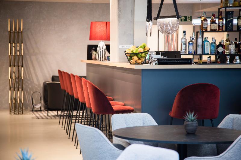 The Amberlyn Suite Hotel - Bar