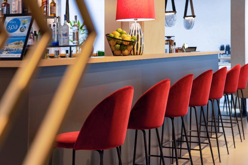 The Amberlyn Suite Hotel - Bar