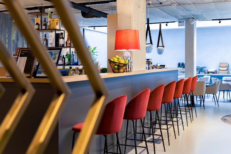 The Amberlyn Suite Hotel - Bar