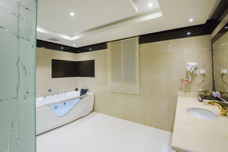 Rest Night Hotel Apartment- Alhamra - Oda