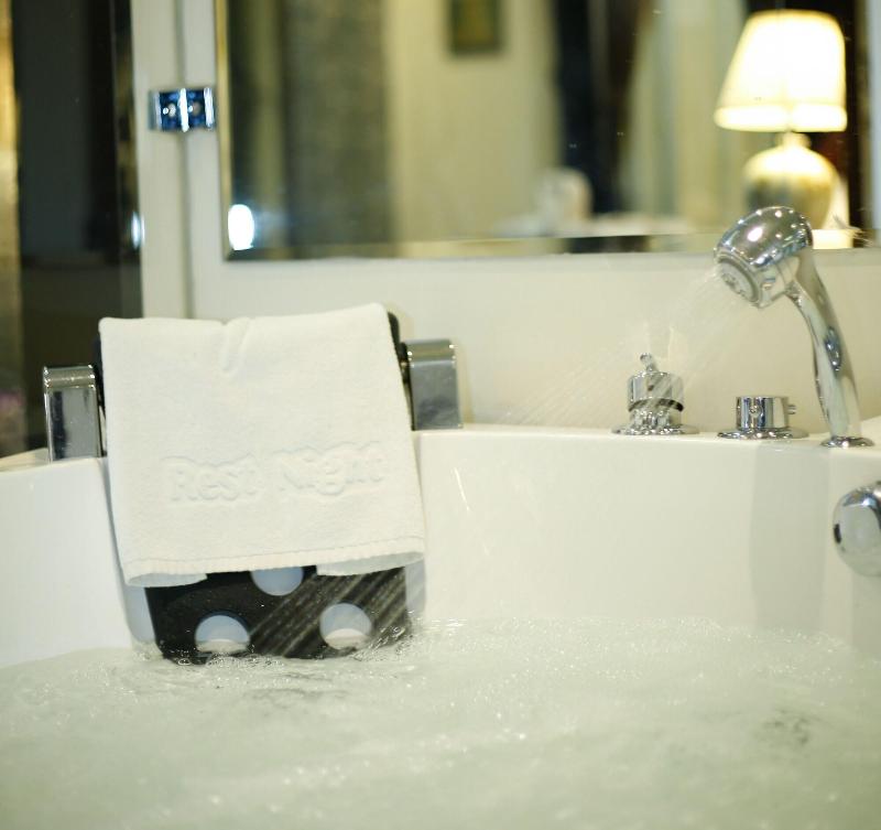 Rest Night Hotel Apartment- Alhamra - Oda