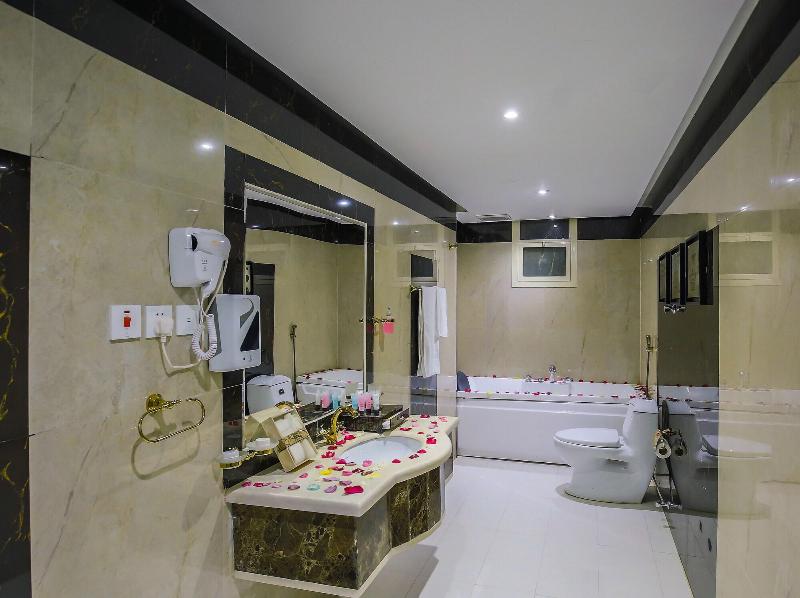 Rest Night Hotel Apartment- Alhamra - Oda