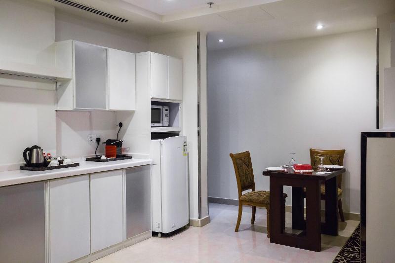 Rest Night Hotel Apartment- Alhamra - Oda