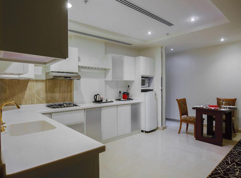 Rest Night Hotel Apartment- Alhamra - Oda