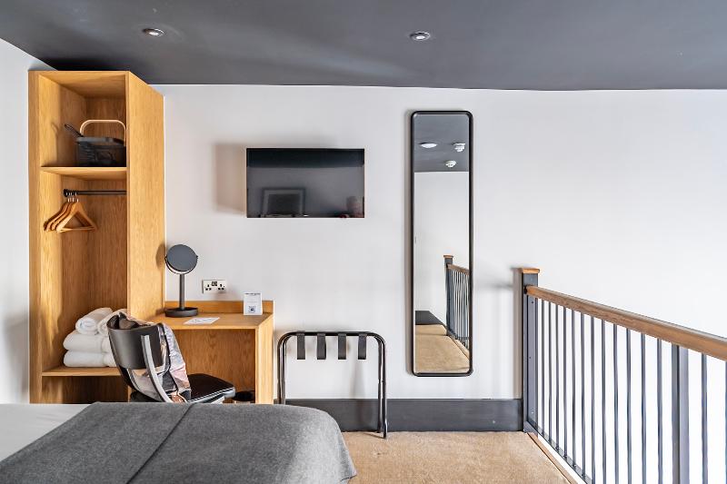 Crescent Place by Mansley - Oda