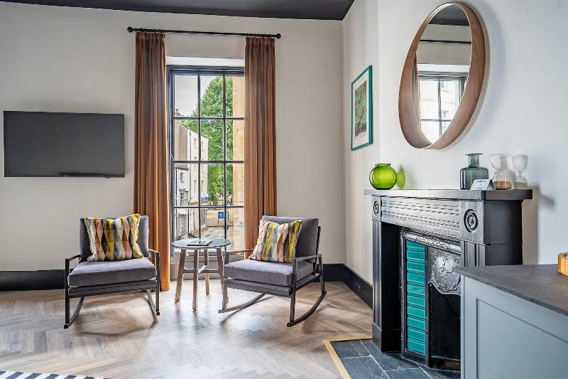 Crescent Place by Mansley - Oda