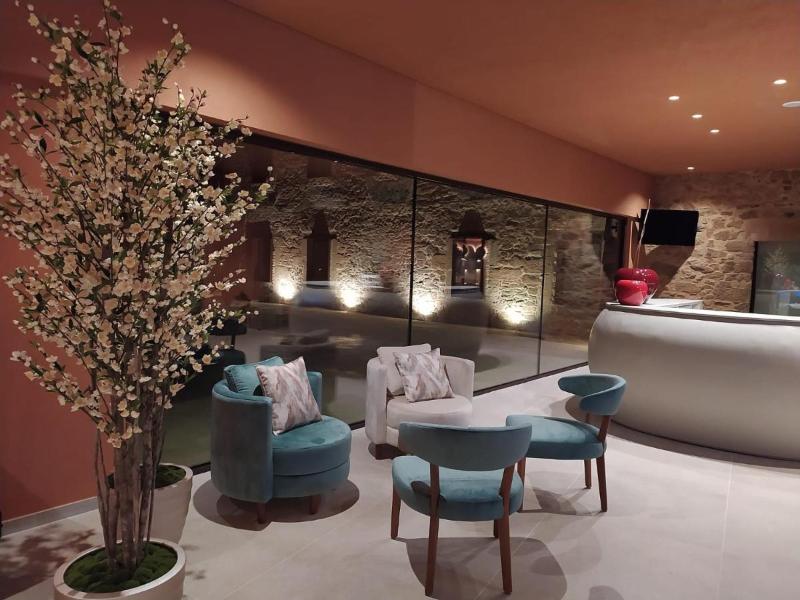 Cherry Sculpture Hotel - Lobi