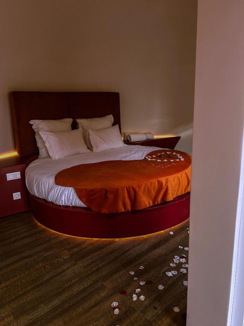 Cherry Sculpture Hotel - Oda