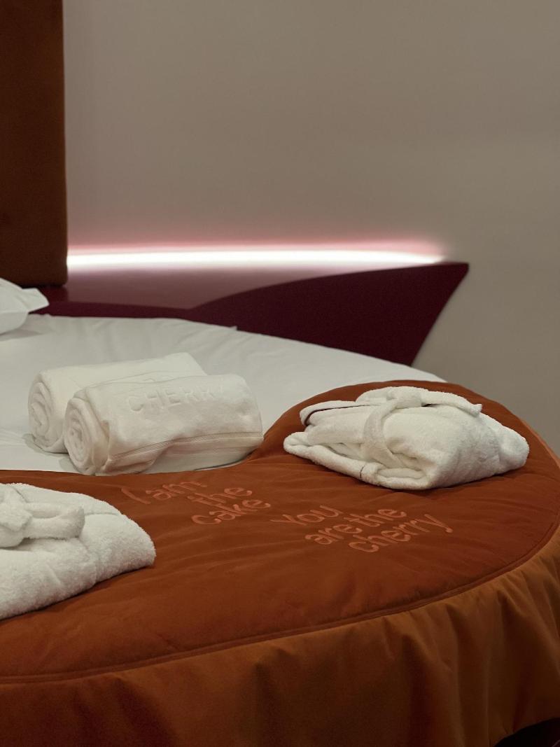 Cherry Sculpture Hotel - Oda