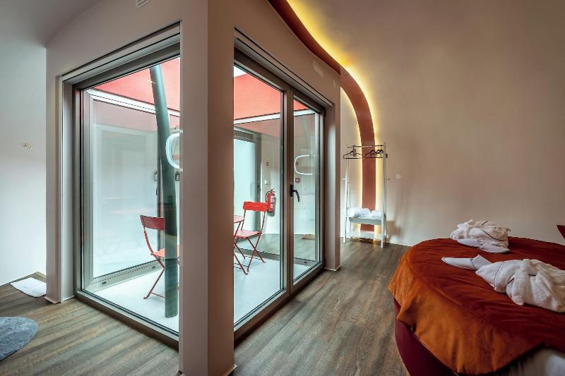 Cherry Sculpture Hotel - Oda