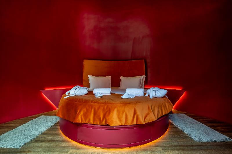 Cherry Sculpture Hotel - Oda